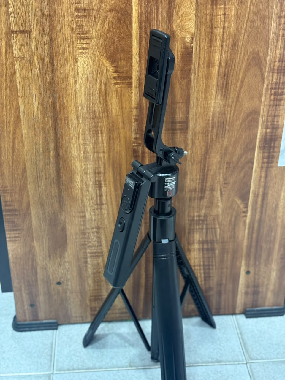 F01 AI TRACKING TRIPOD